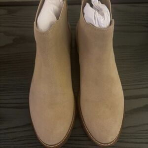 NEW! Madden Womens Chelsea Boot, Sand Suede, 7 US